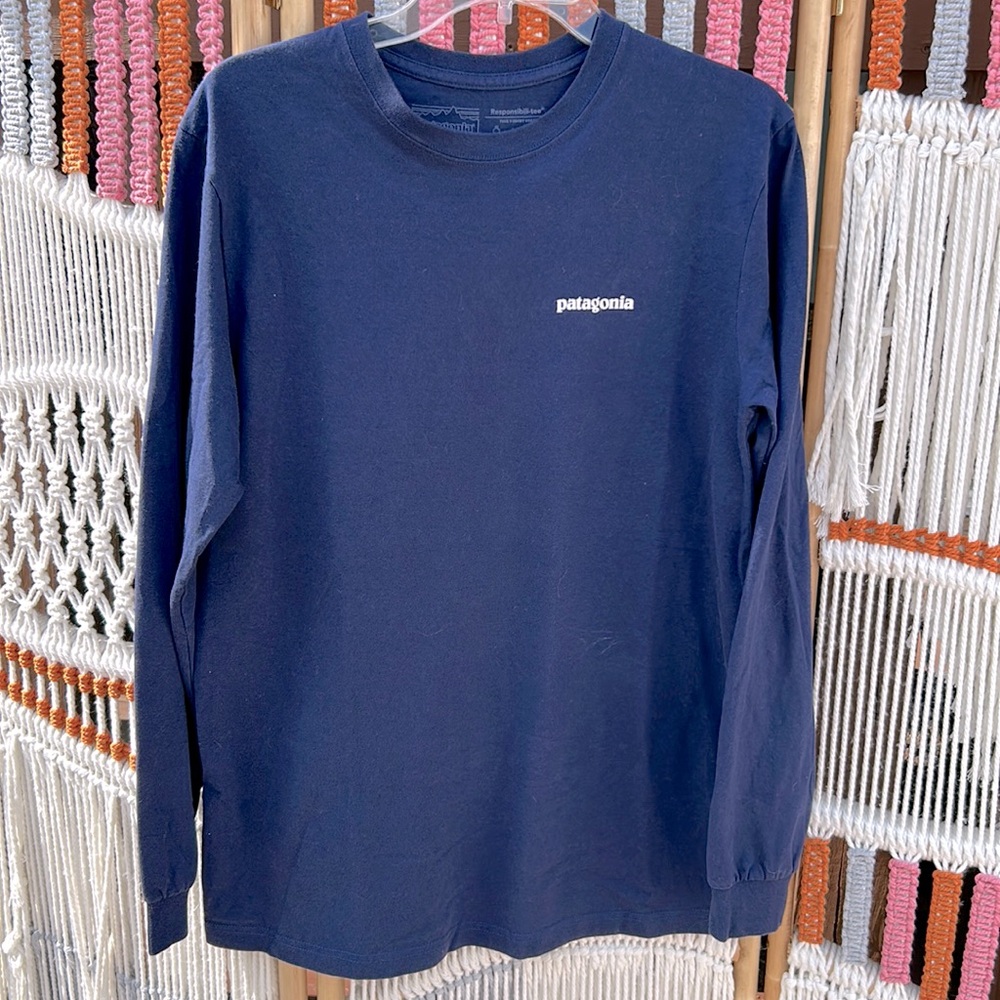 Patagonia long sleeve T-shirt adult size small. Navy blue logo on chest and back